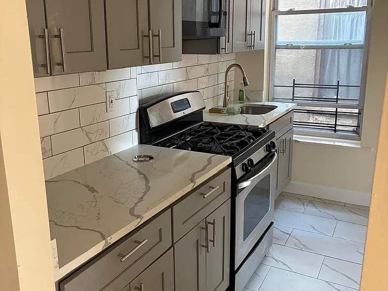 1029 College Ave #2 — Photo 8