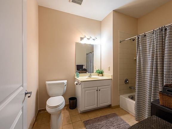 5th image of 25 Duncan Ave APT 204