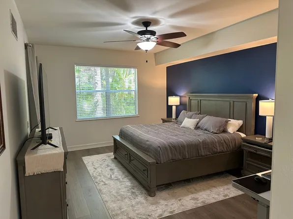 2004 Tarpon Bay Dr N APT 101, Naples, FL 34119