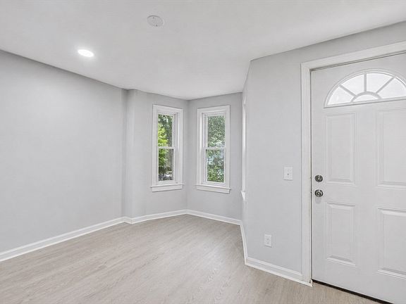 2nd image of 14 Condon St