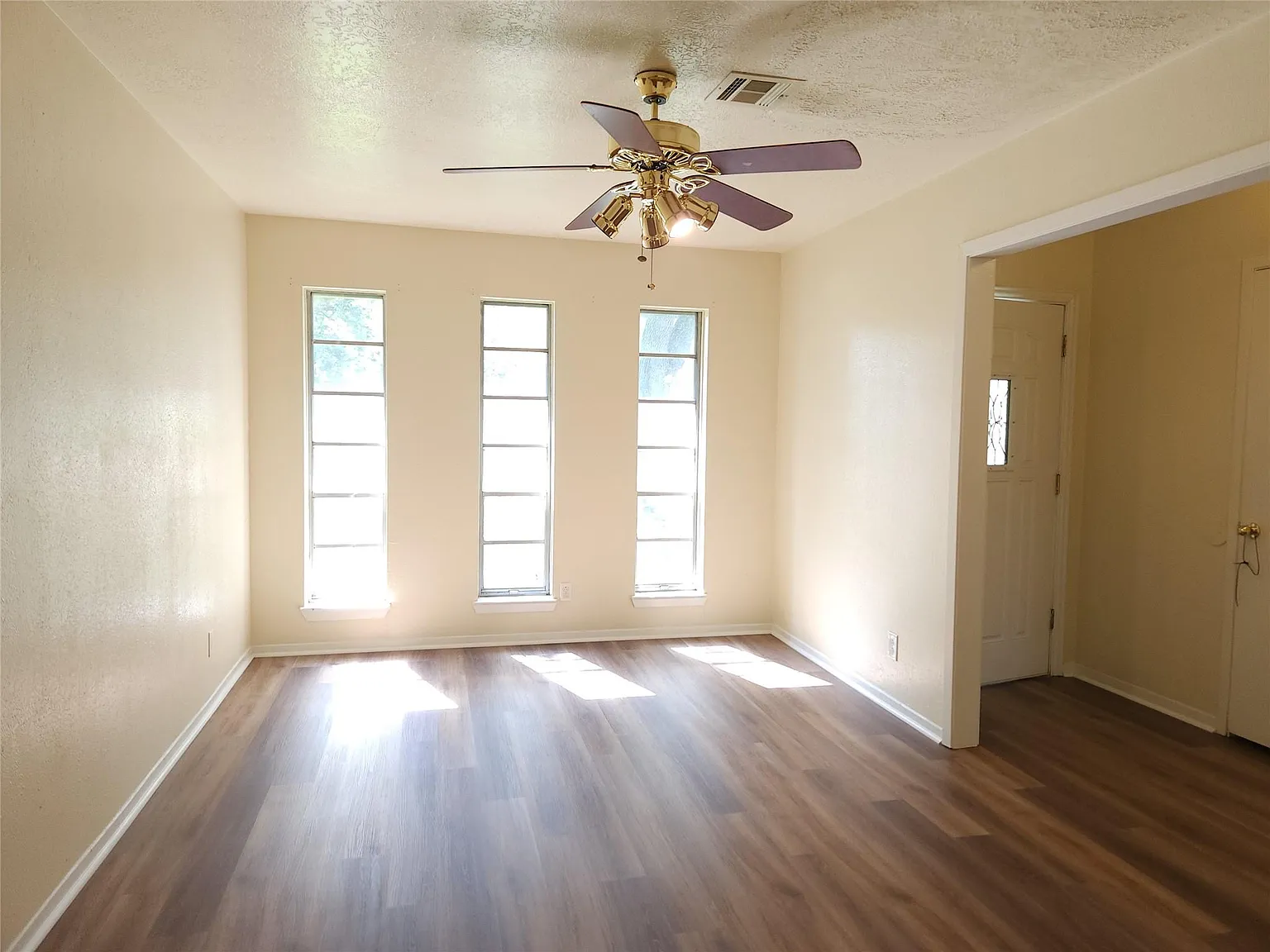 3 bed, 2.0 bath, 1536 sqft, $1,650 — Photo 3
