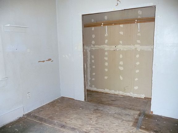 5th image of 1349 N Lugo Ave