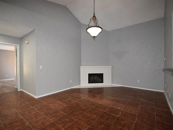 4th image of 115-117 W Timberview Ln #115
