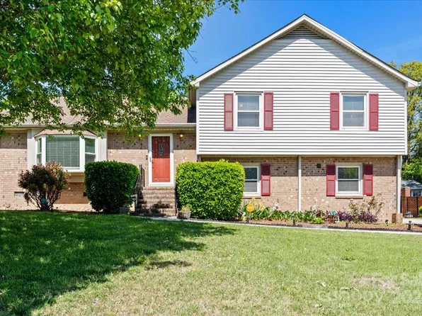 10707 Osprey Dr, Charlotte, NC 28226