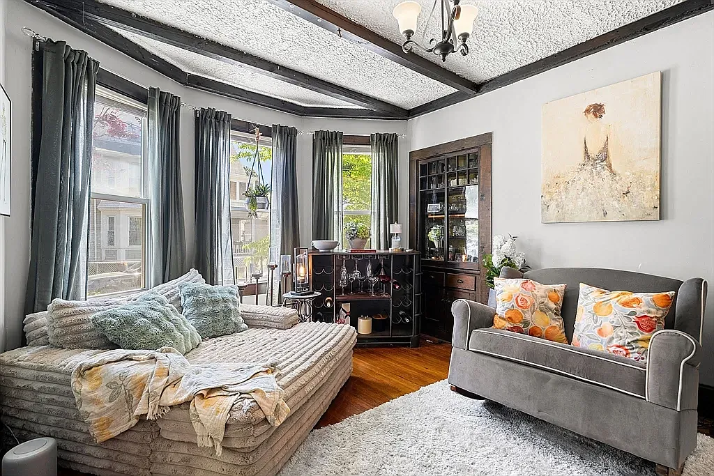2 bed, 990 sqft, $2,200 — Photo 3