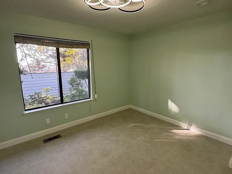 Den/office space/additional bedroom