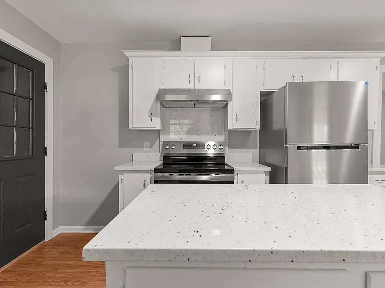 300 Oak Ln — Photo 13