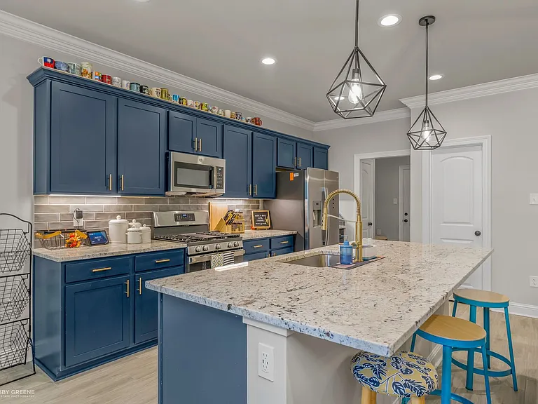 754 Crozier Dr — Photo 2