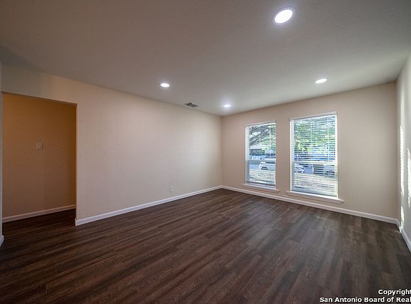 4th image of 191 Daytona Dr