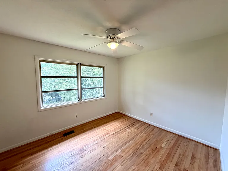 108 Meadowview Cir — Photo 10