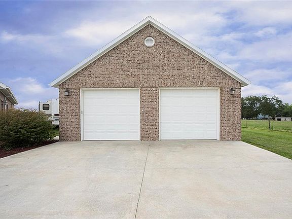 4th image of 515 Meadowlark Dr