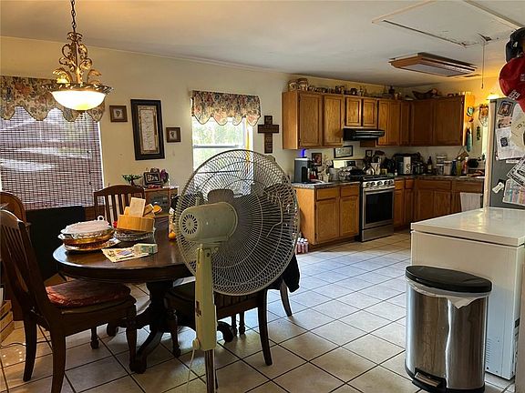 5th image of 4927 Rainbow Cir