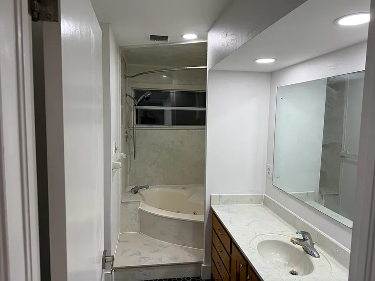 2205 Woodlawn Dr — Photo 6