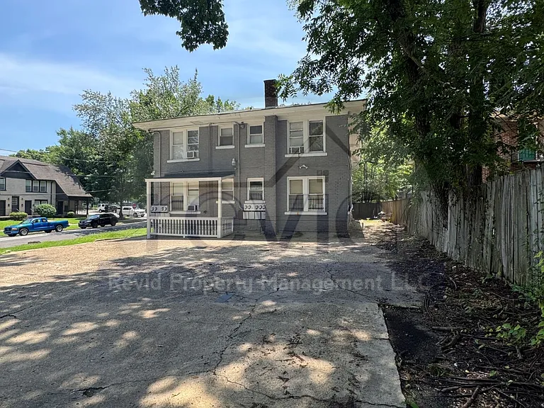 195 Hawthrone — Photo 3