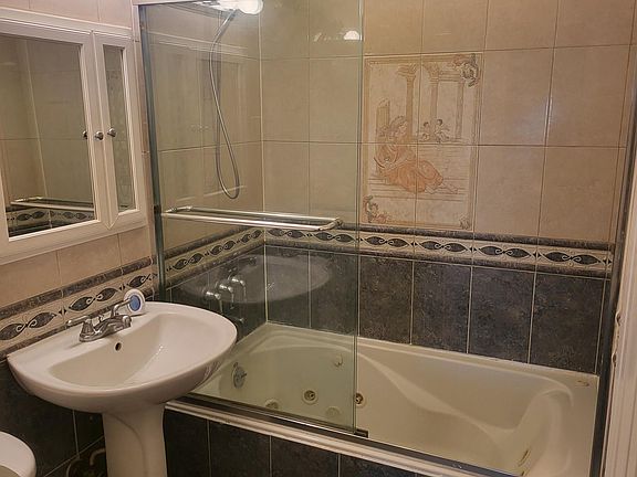 3rd image of 413 Taylor Ave #1
