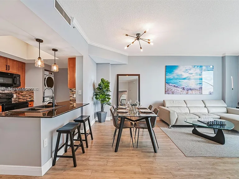 2000 N Bayshore Dr #1606 — Photo 3