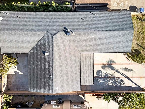 4th image of 24213 Seagrove Ave