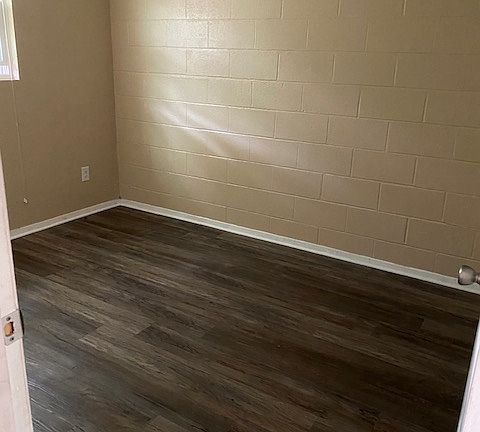 2nd image of 1495 W Mulberry St #6
