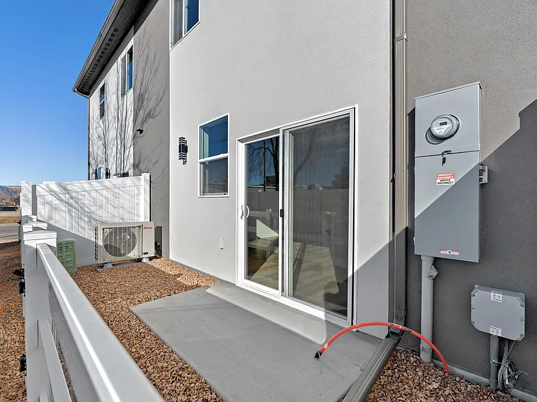 2773 Caspain Way #B — Photo 32