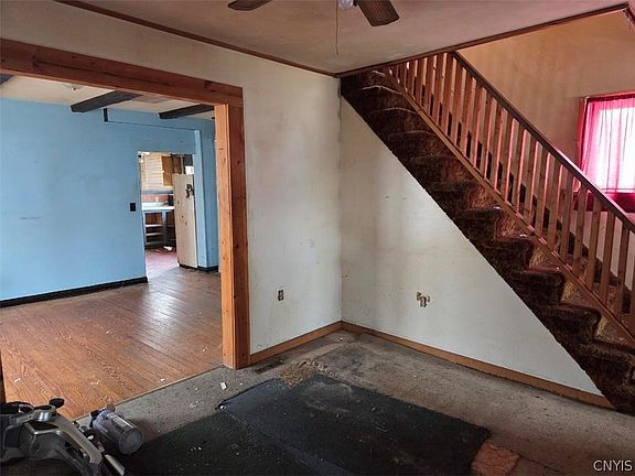 5th image of 116 E Oneida St