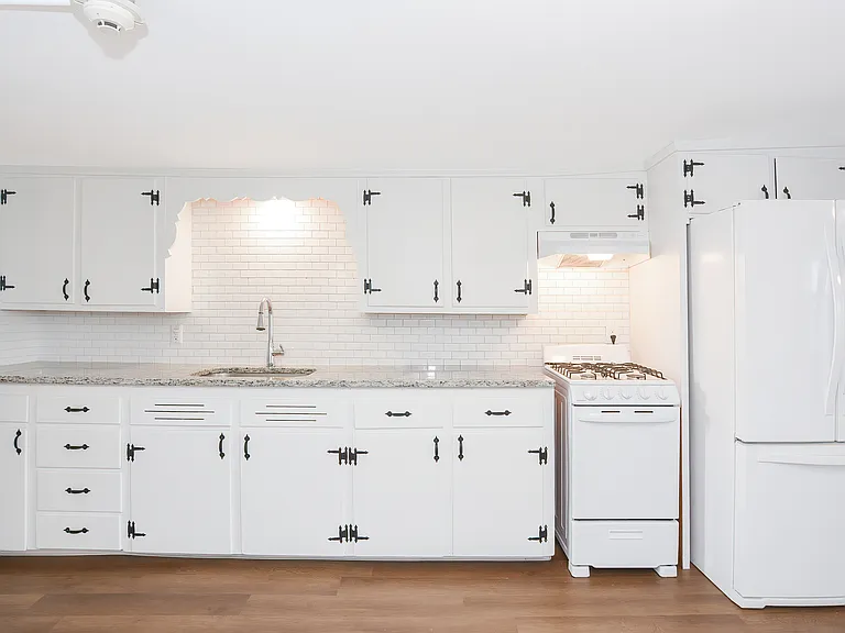 39 Bourne St #1 — Photo 6