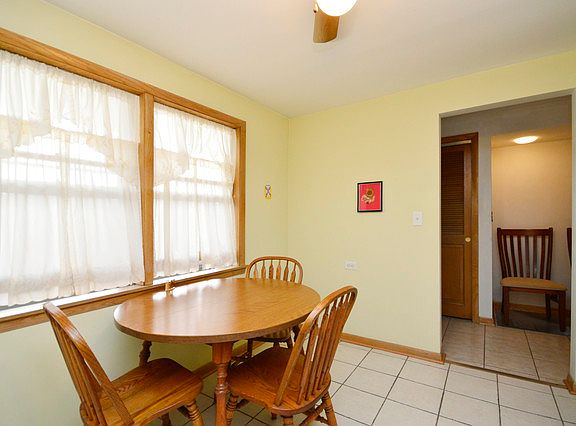 3rd image of 5440 W Windsor Ave APT 1E