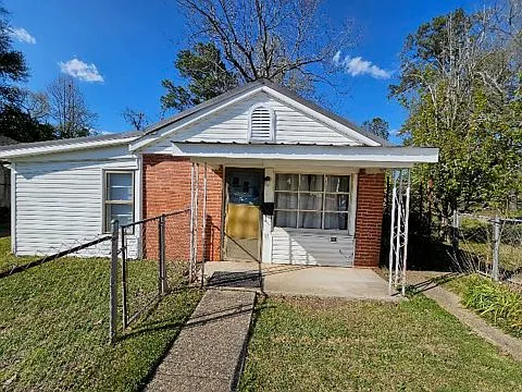 106 Tichnor Ave — Photo 1