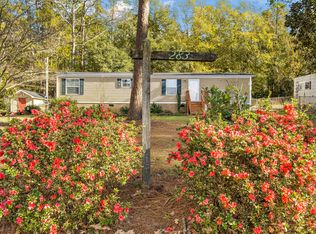 283 Fountain Lake Dr, Eutawville, SC 29048