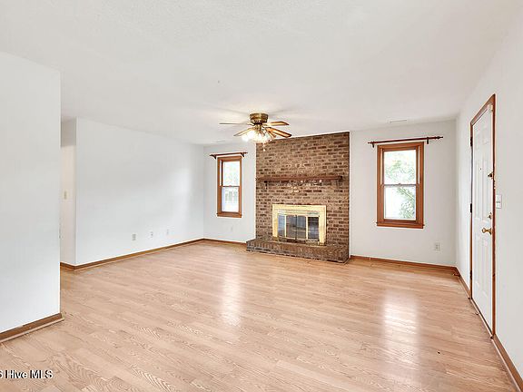 3rd image of 417 E Leonard Street