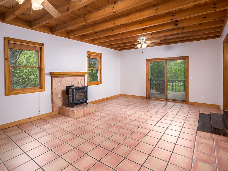 556 Timberlane Dr — Photo 8