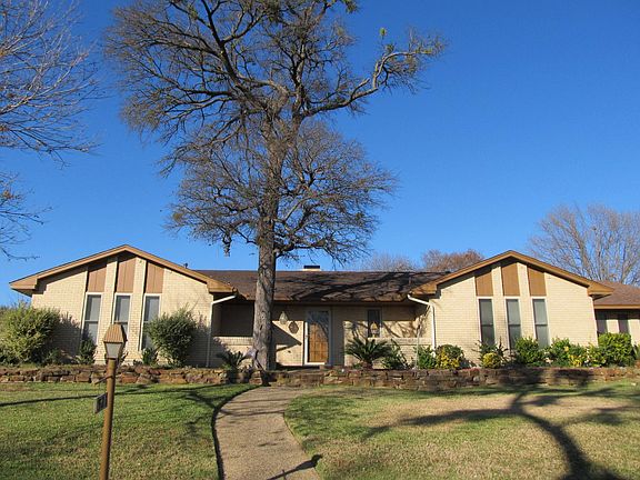 3rd image of 321 Woodbrook Dr