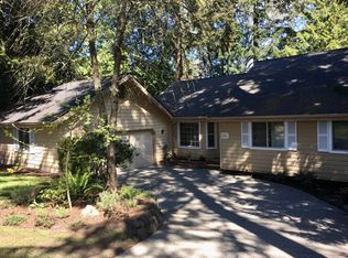 840 Cherry Ave NE, Bainbridge Island, WA 98110