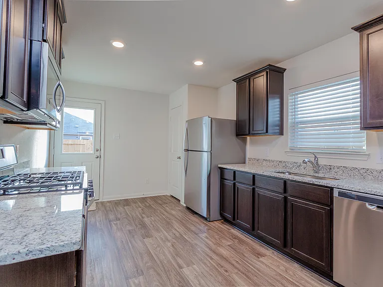 15214 Harbor Lndg — Photo 9