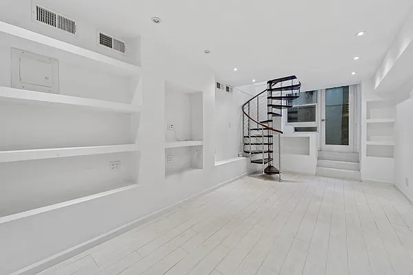 Rented by R New York | media 2