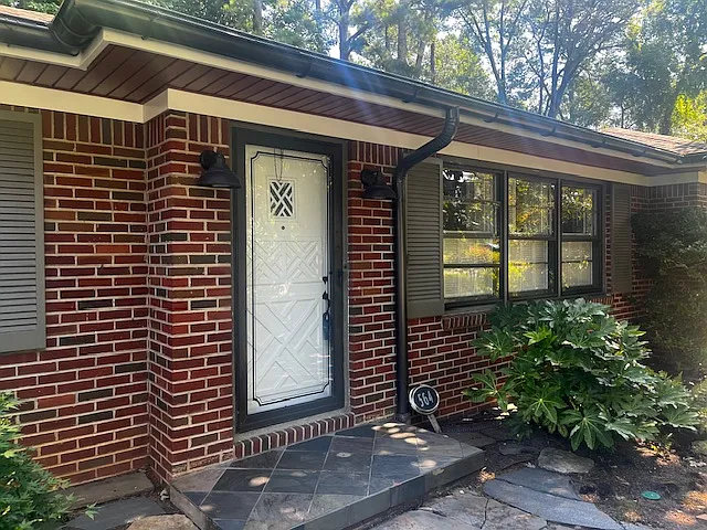 3 bed, 2.5 bath, 1397 sqft, $3,900 — Photo 2