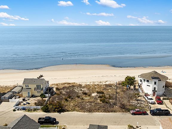 3rd image of 7 Beach Ave