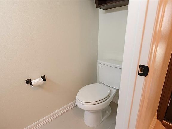 4th image of 2702 Sequoia St