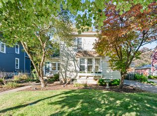 629 N Madison St, Woodstock, IL 60098