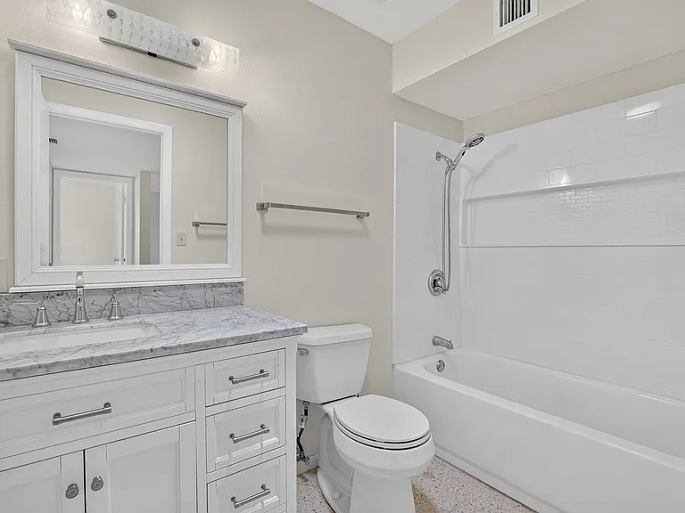 705 Thunderbird Ave — Photo 12