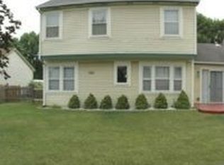 8 Washington Ct, Streamwood, IL