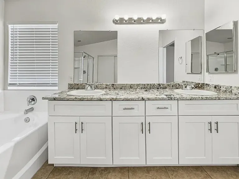 1816 SW 37th Ave — Photo 10