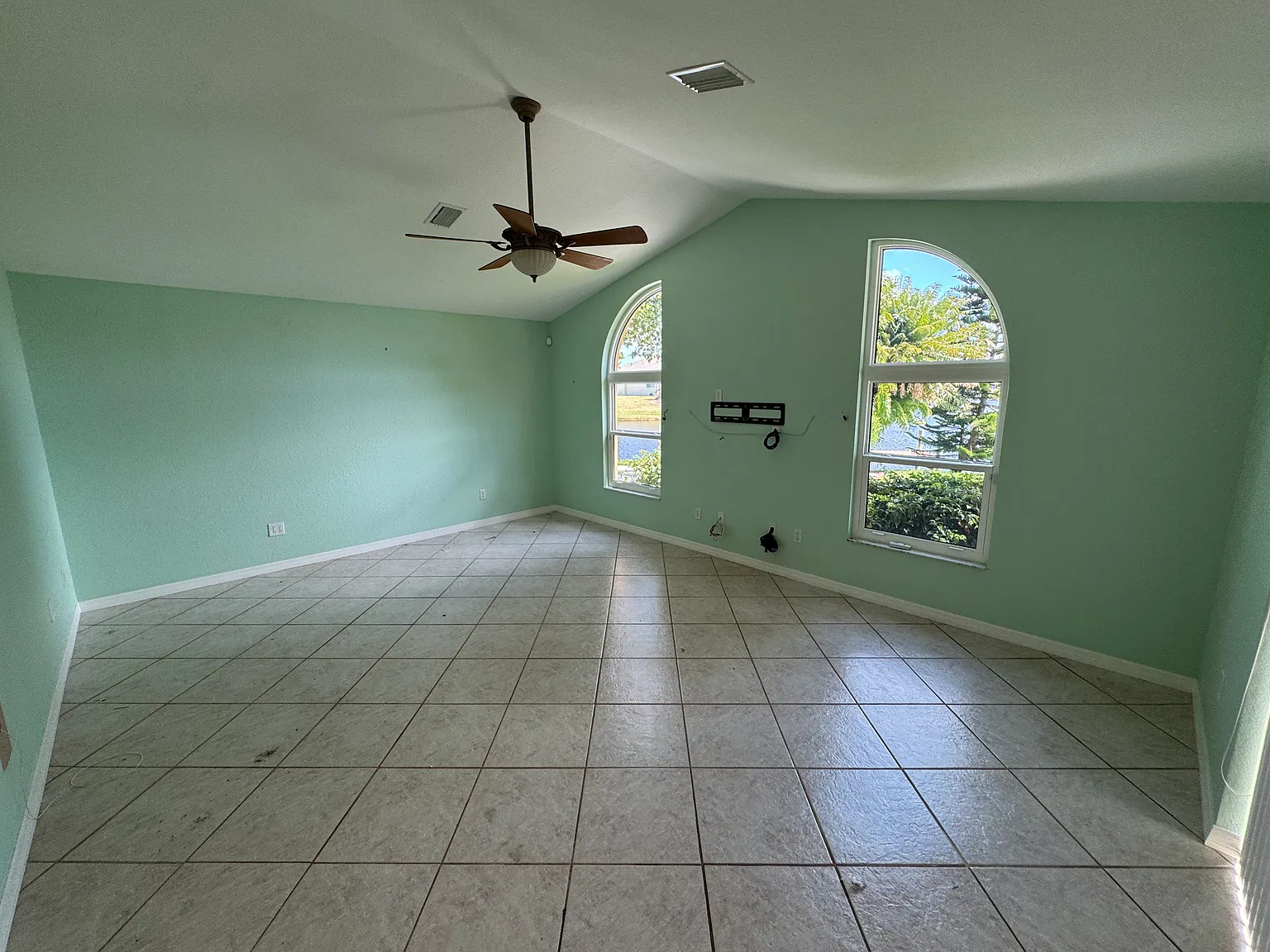 3 bed, 2.5 bath, 2436 sqft, $3,000 — Photo 3