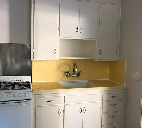 4th image of 352 W Main St APT A