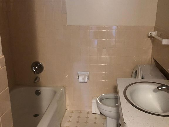 5th image of 31 Joseph Dr
