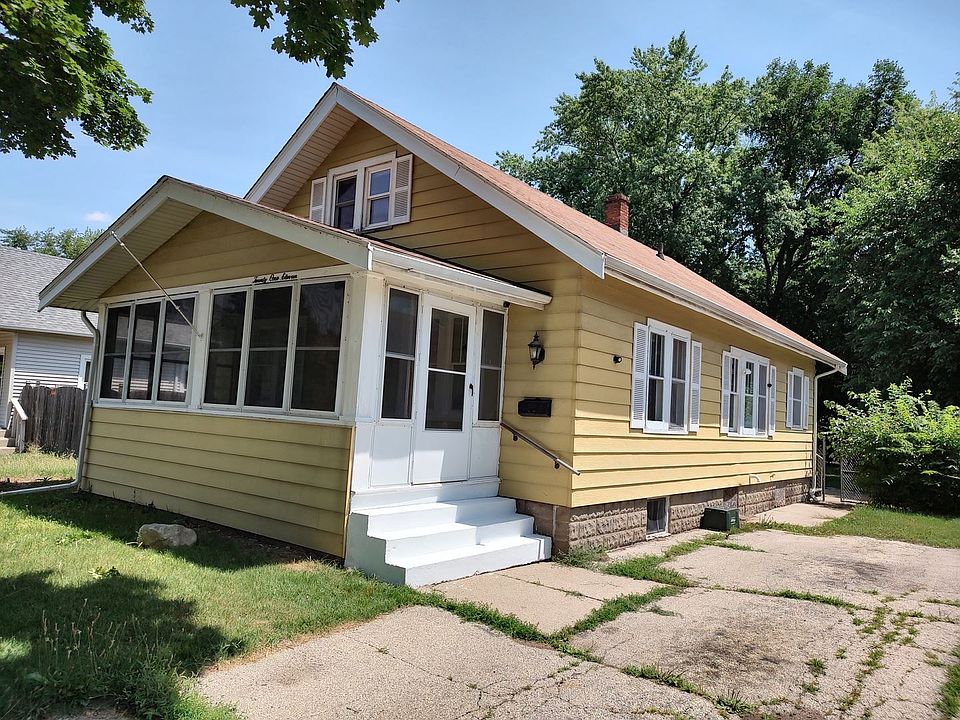 1st image of 2111 Douglas St