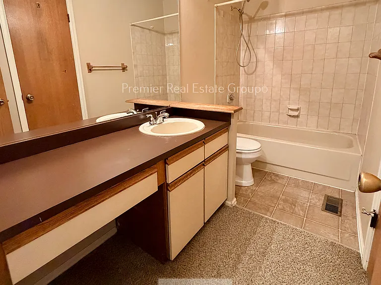 1221 Holland Park Blvd — Photo 13