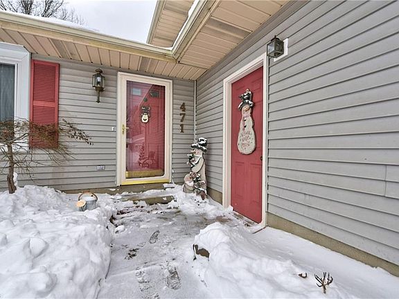 2nd image of 471 Auburn St