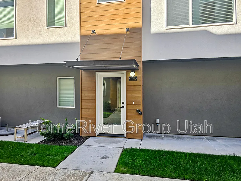 2 bed, 3.0 bath, 1300 sqft, $2,195 — Photo 2