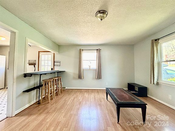 4th image of 1007 Elm St