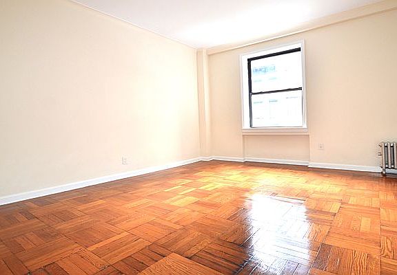 3rd image of 55 W 55th St APT 3B